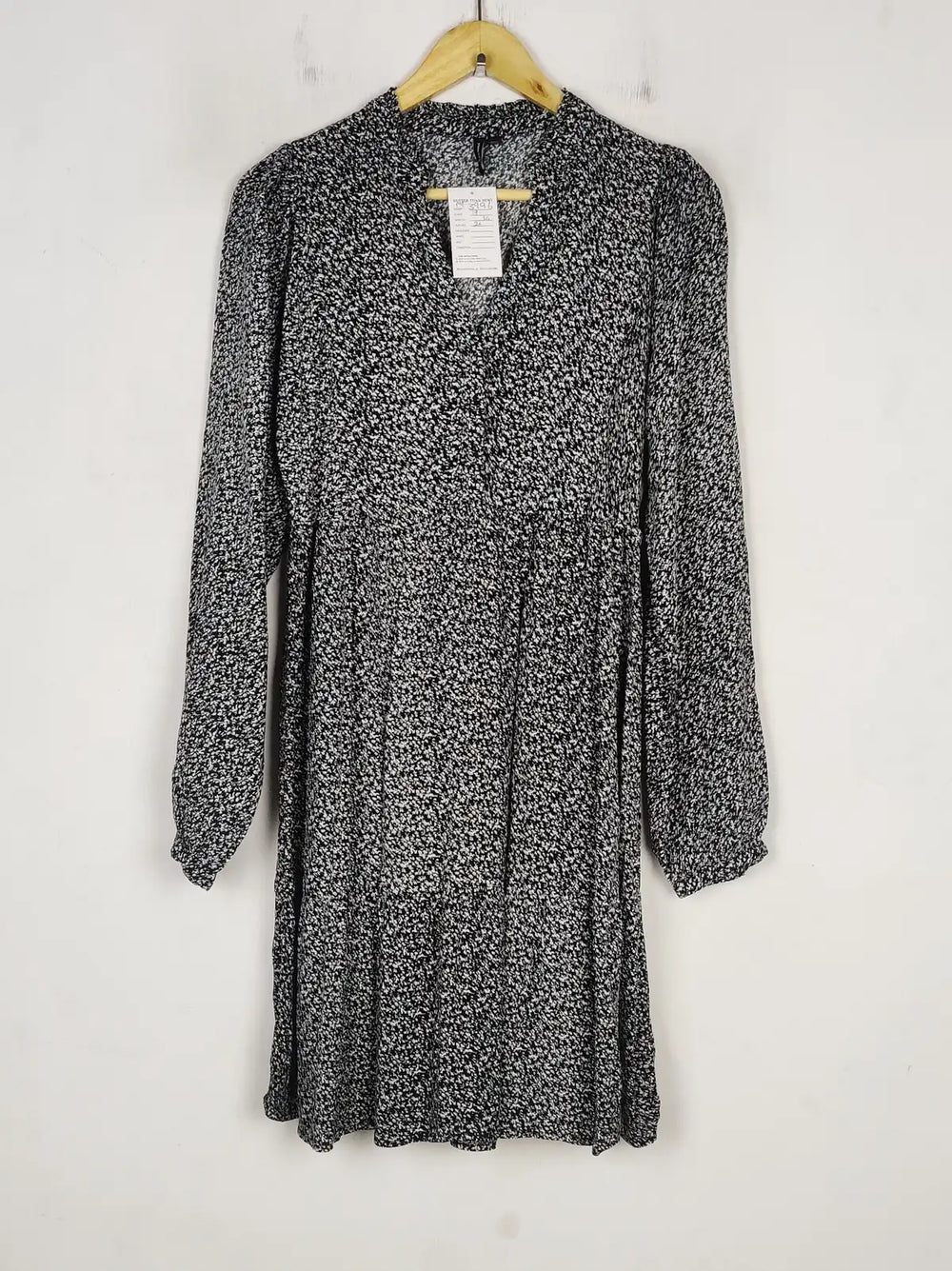 Buy online pre-used pre-loved 100% authentic & Original branded Veromoda (MF-3996) available in Pakistan. Top international brands avilable.