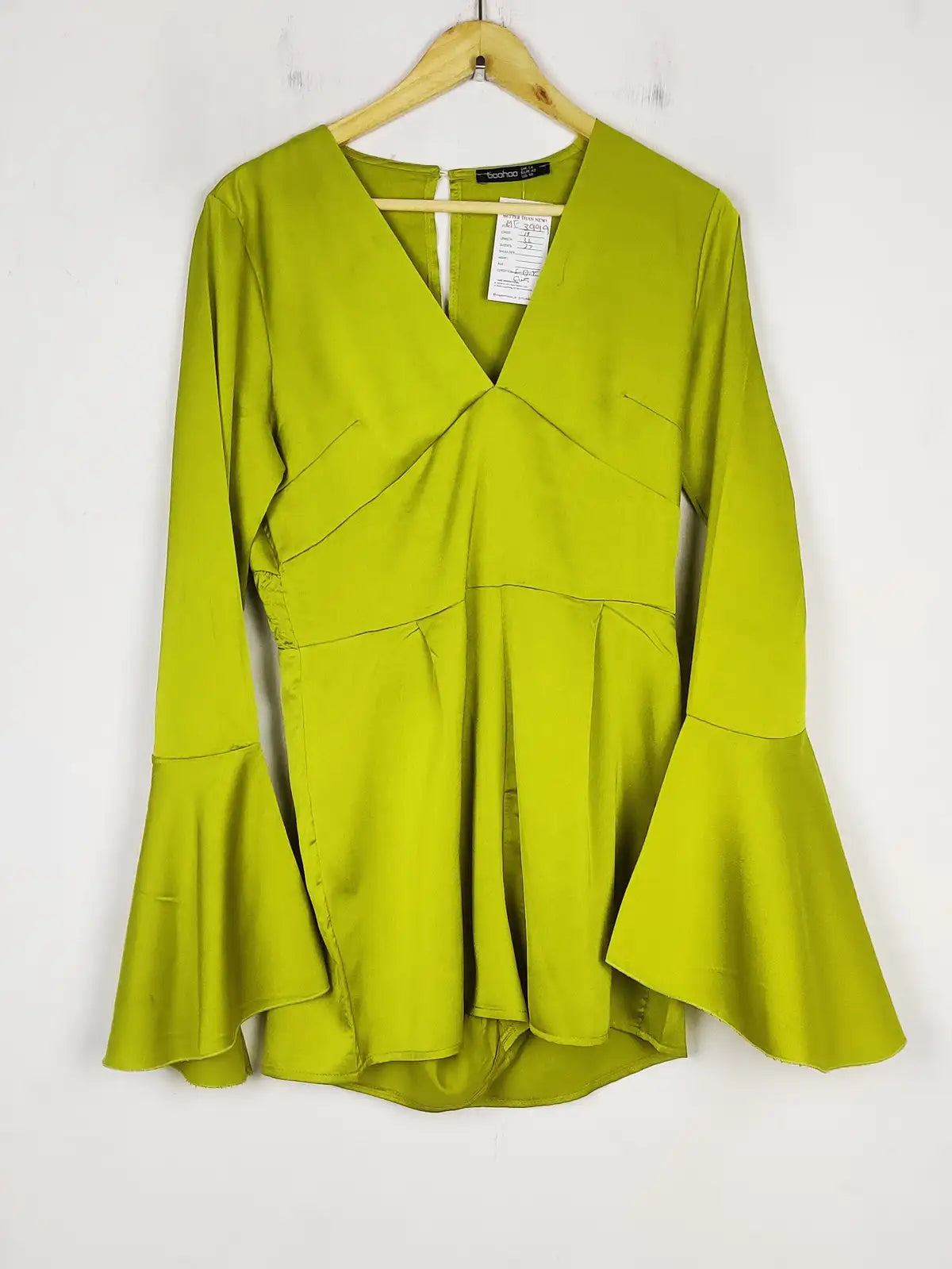 Buy online pre-used pre-loved 100% authentic & Original branded Boohoo (MF-3999) available in Pakistan. Top international brands avilable.