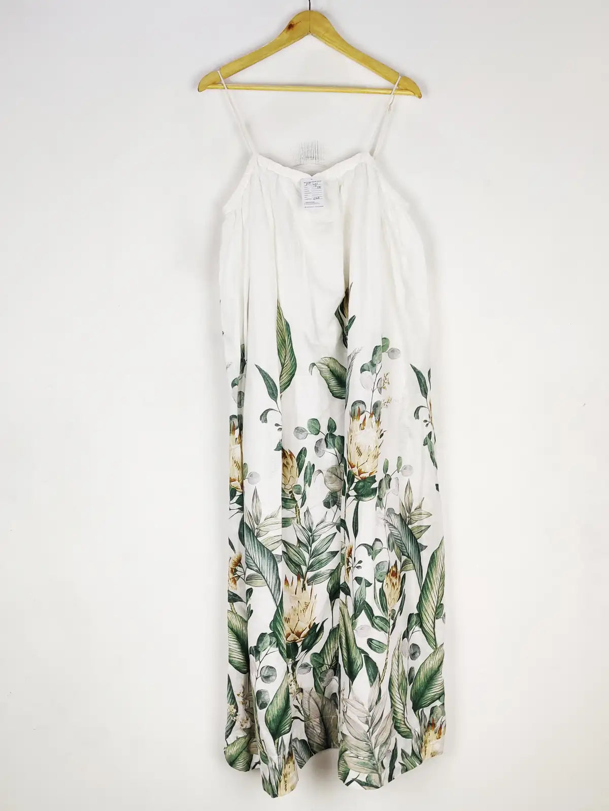 Buy online pre-used pre-loved 100% authentic & Original branded H&M (MF-4011) available in Pakistan. Top international brands avilable.