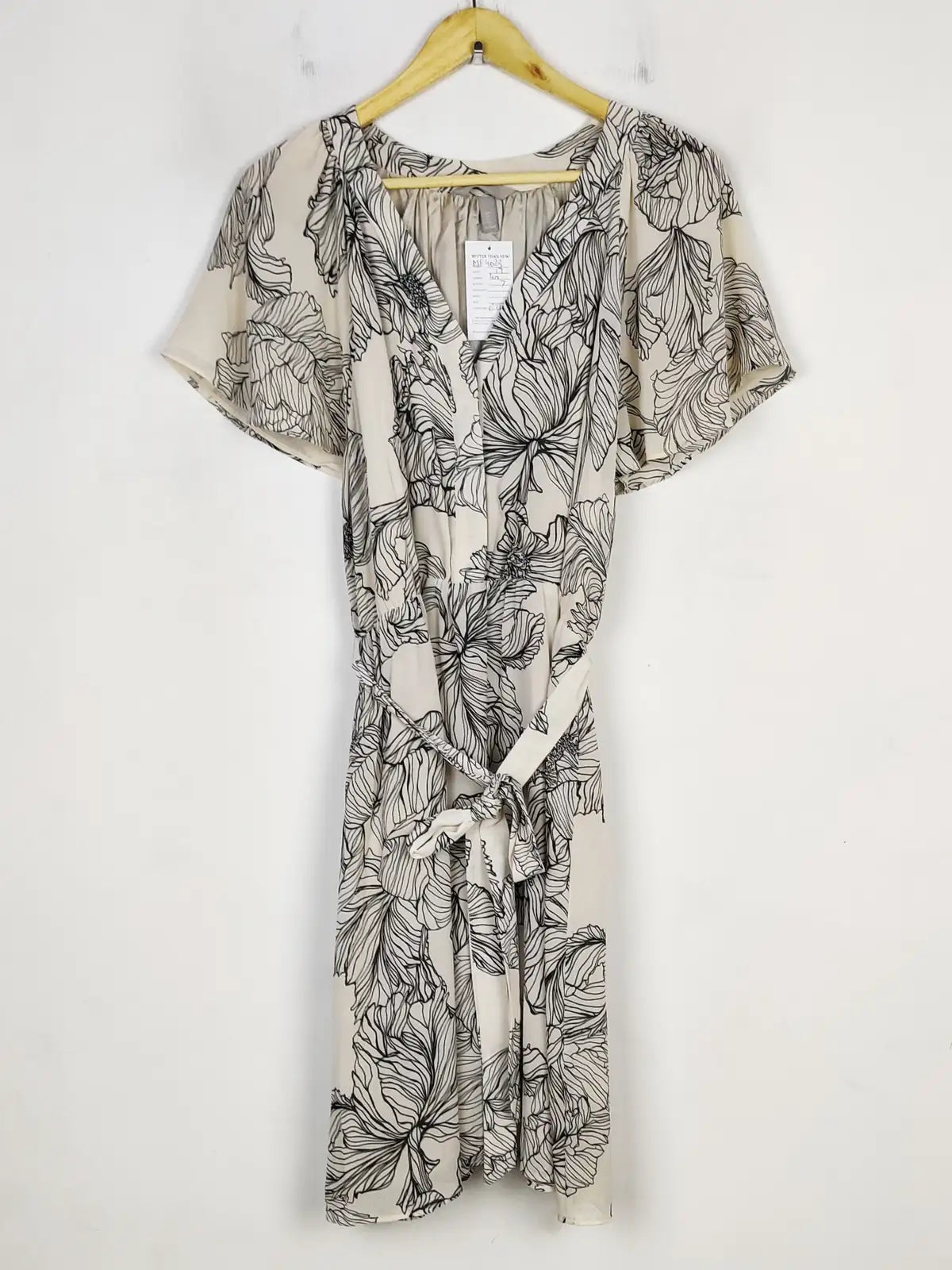 Buy online pre-used pre-loved 100% authentic & Original branded H&M (MF-4023) available in Pakistan. Top international brands avilable.