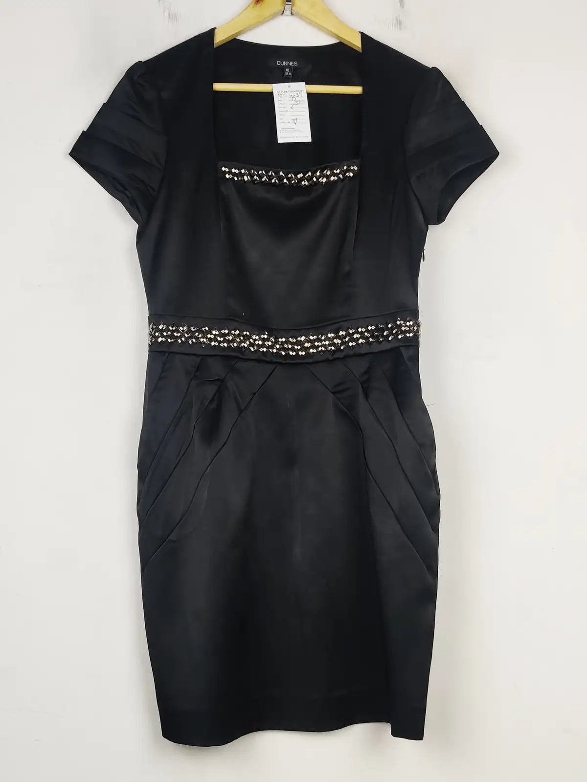 Buy online pre-used pre-loved 100% authentic & Original branded Dunnes Store (MF-4037) available in Pakistan. Top international brands avilable.