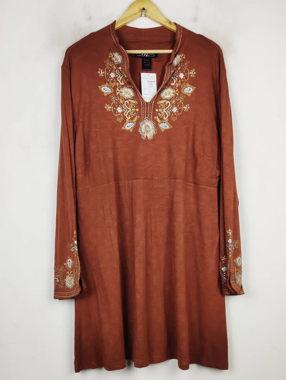 Buy online pre-used pre-loved 100% authentic & Original branded Midnight Velvet (MF-4049) available in Pakistan. Top international brands avilable.