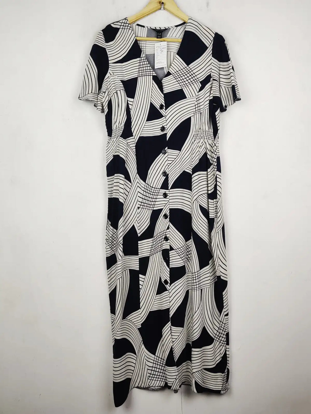 Buy online pre-used pre-loved 100% authentic & Original branded New Collection (MF-4064) available in Pakistan. Top international brands avilable.