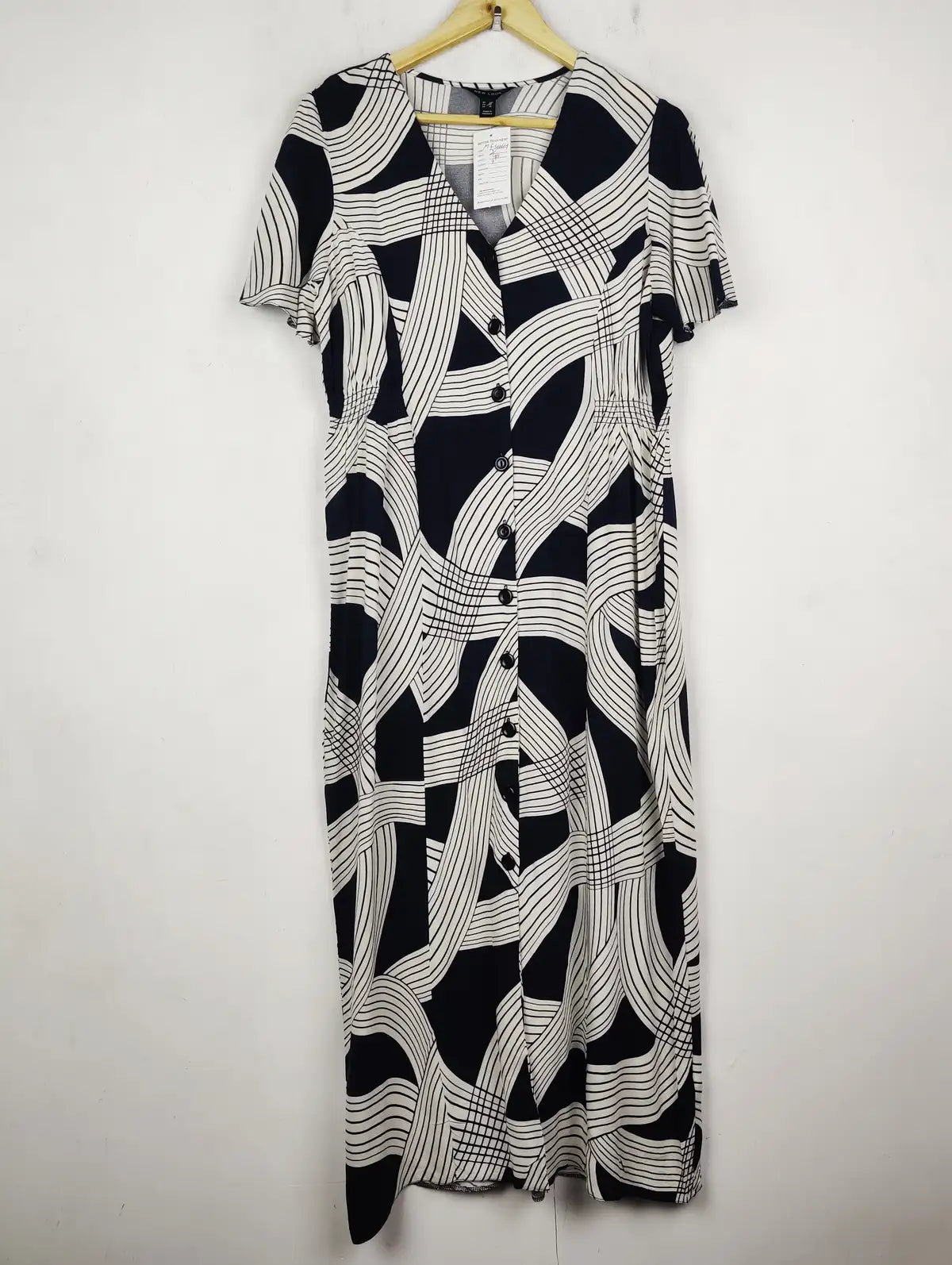Buy online pre-used pre-loved 100% authentic & Original branded New Collection (MF-4064) available in Pakistan. Top international brands avilable.