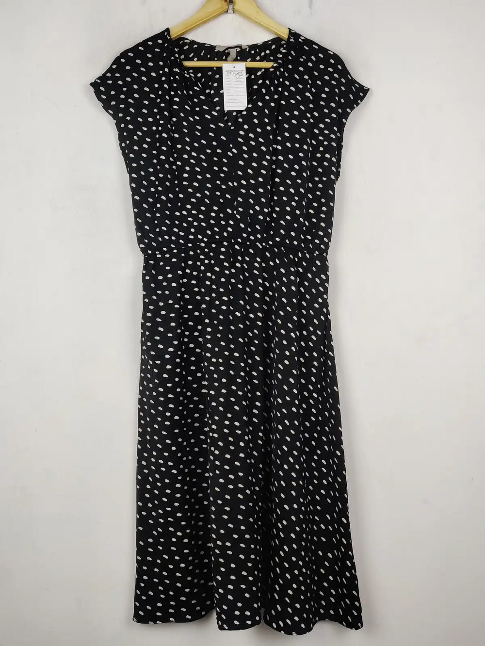 Buy online pre-used pre-loved 100% authentic & Original branded H&M (MF-4083) available in Pakistan. Top international brands avilable.
