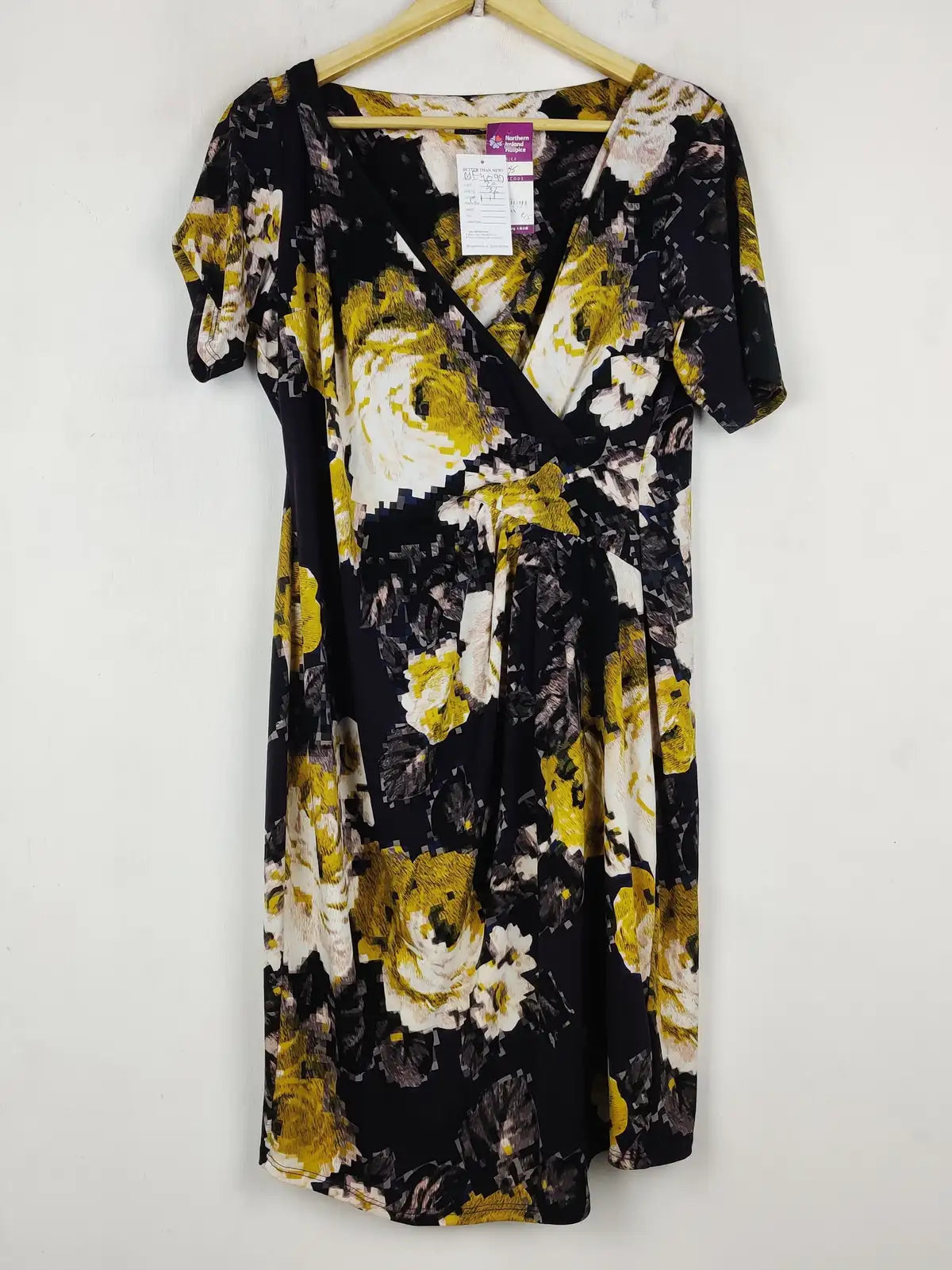 Buy online pre-used pre-loved 100% authentic & Original branded Marks & Spencer (MF-4097) available in Pakistan. Top international brands avilable.