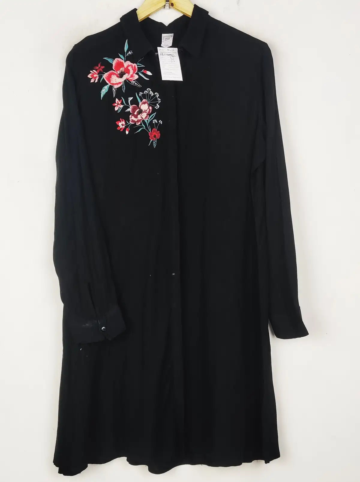 Buy online pre-used pre-loved 100% authentic & Original branded Clothing Co (MF-4116) available in Pakistan. Top international brands avilable.