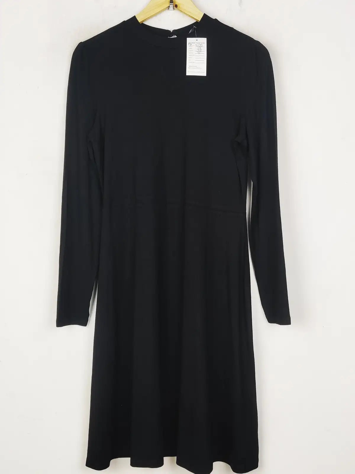 Buy online pre-used pre-loved 100% authentic & Original branded Marks & Spencer (MF-4125) available in Pakistan. Top international brands avilable.
