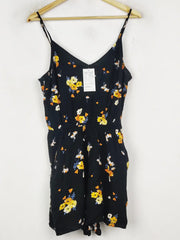 Buy online pre-used pre-loved 100% authentic & Original branded H&M (MF-4143) available in Pakistan. Top international brands avilable.