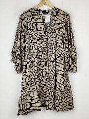 Buy online pre-used pre-loved 100% authentic & Original branded Dorothy Perkins (MF-4147) available in Pakistan. Top international brands avilable.