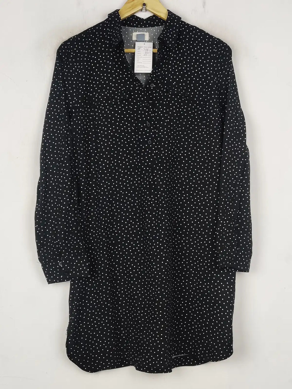 Buy online pre-used pre-loved 100% authentic & Original branded Old Navy (MF-4161) available in Pakistan. Top international brands avilable.