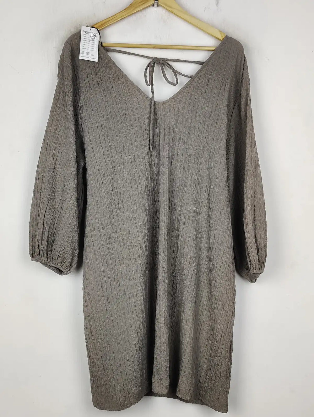 Buy online pre-used pre-loved 100% authentic & Original branded H&M (MF-4166) available in Pakistan. Top international brands avilable.