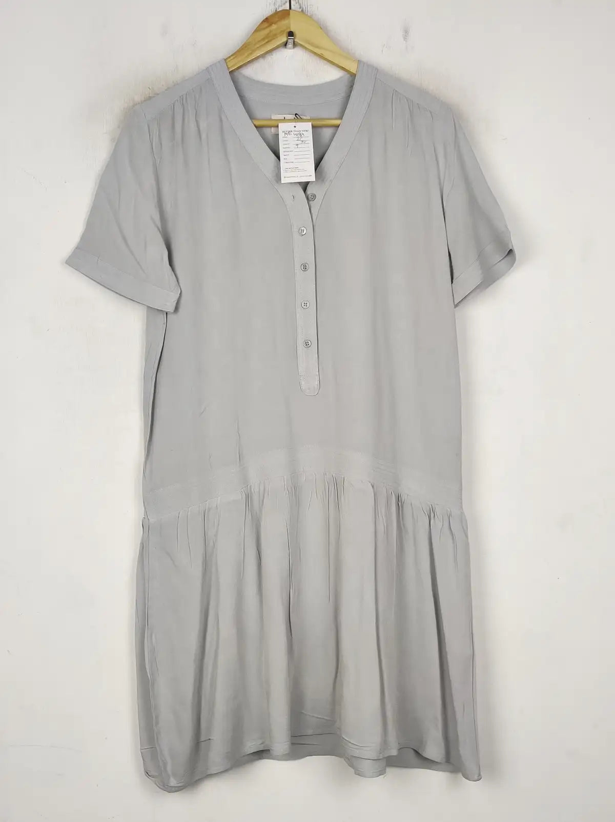 Buy online pre-used pre-loved 100% authentic & Original branded Hush (MF-4184) available in Pakistan. Top international brands avilable.
