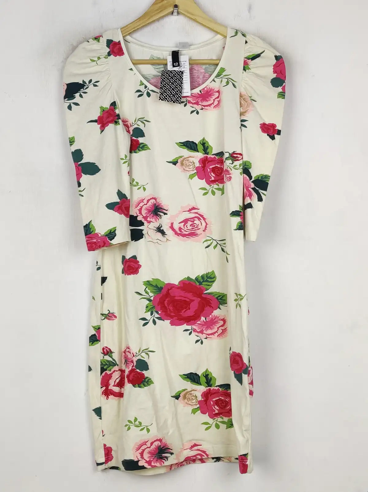 Buy online pre-used pre-loved 100% authentic & Original branded H&M (MF-4190) available in Pakistan. Top international brands avilable.