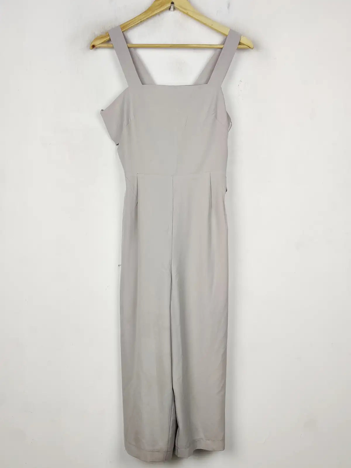 Buy online pre-used pre-loved 100% authentic & Original branded Missguided (MF-4196) available in Pakistan. Top international brands avilable.