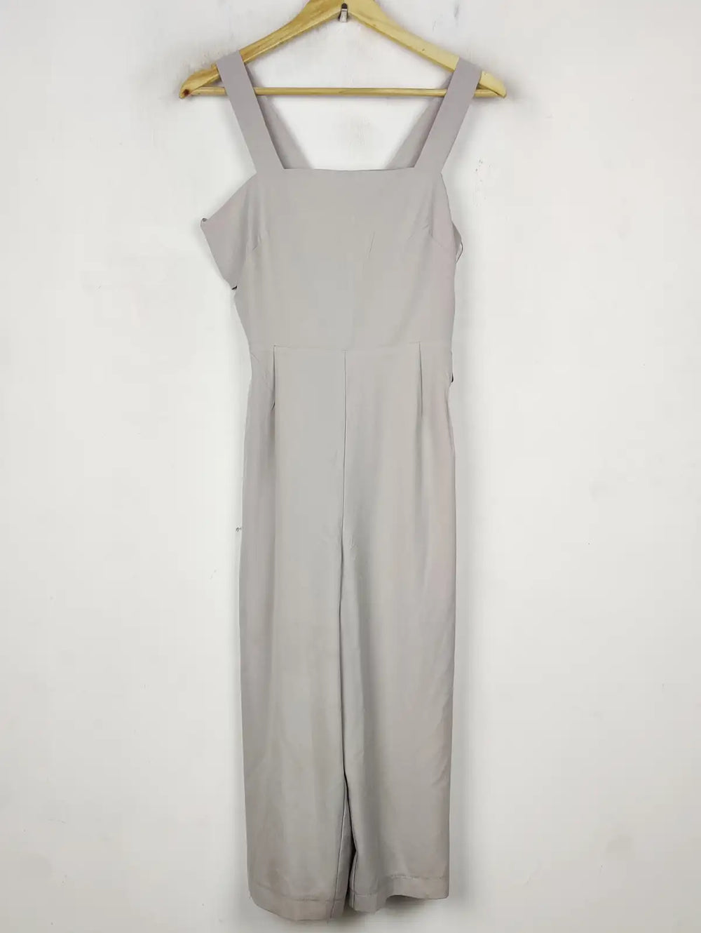 Buy online pre-used pre-loved 100% authentic & Original branded Missguided (MF-4196) available in Pakistan. Top international brands avilable.