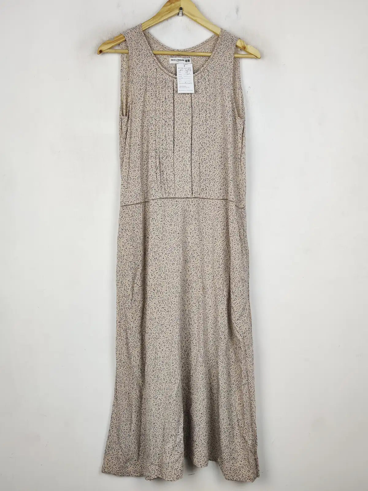 Buy online pre-used pre-loved 100% authentic & Original branded Uniqlo (MF-4198) available in Pakistan. Top international brands avilable.