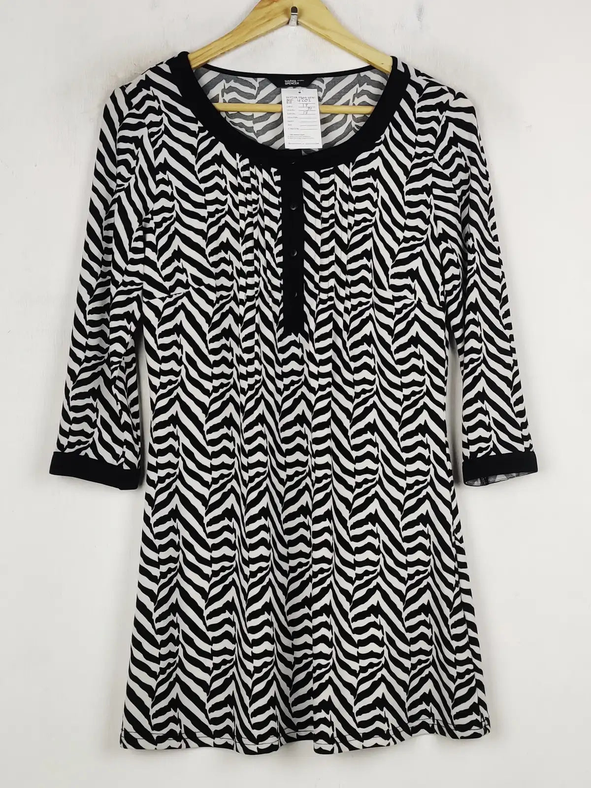 Buy online pre-used pre-loved 100% authentic & Original branded Marks & Spencer (MF-4202) available in Pakistan. Top international brands avilable.
