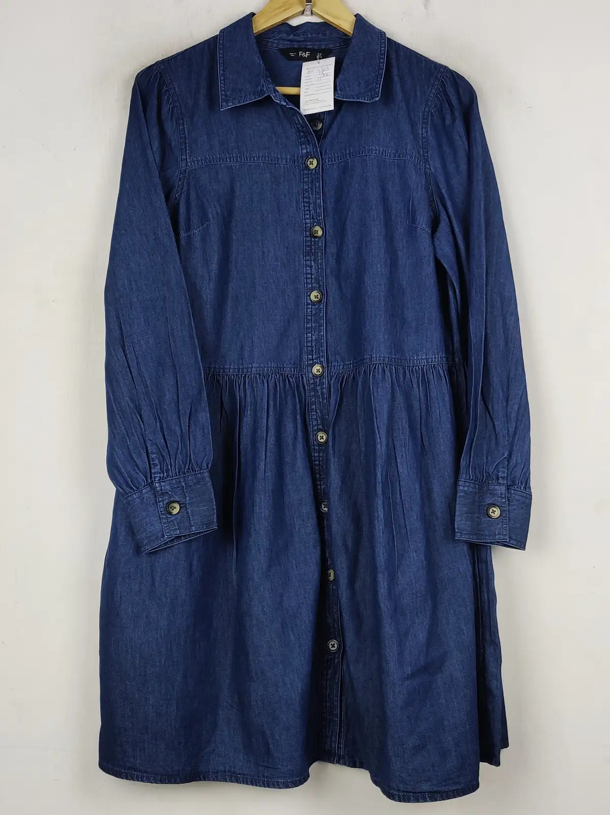 Buy online pre-used pre-loved 100% authentic & Original branded F&F (MF-4203) available in Pakistan. Top international brands avilable.
