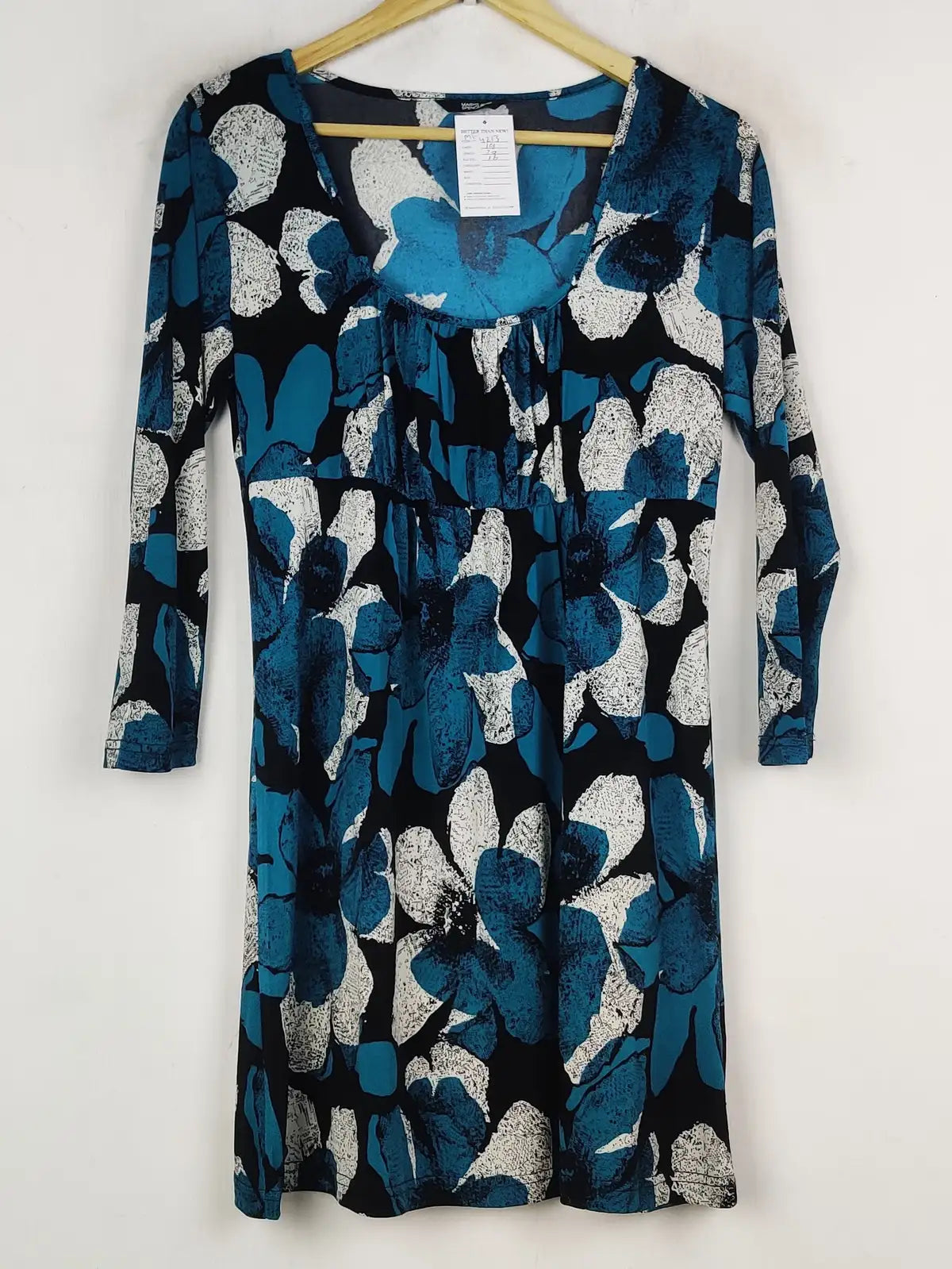 Buy online pre-used pre-loved 100% authentic & Original branded Marks & Spencer (MF-4213) available in Pakistan. Top international brands avilable.