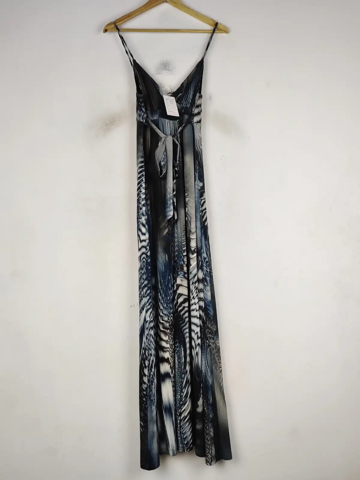 Buy online pre-used pre-loved 100% authentic & Original branded Oasis (MF-4219) available in Pakistan. Top international brands avilable.