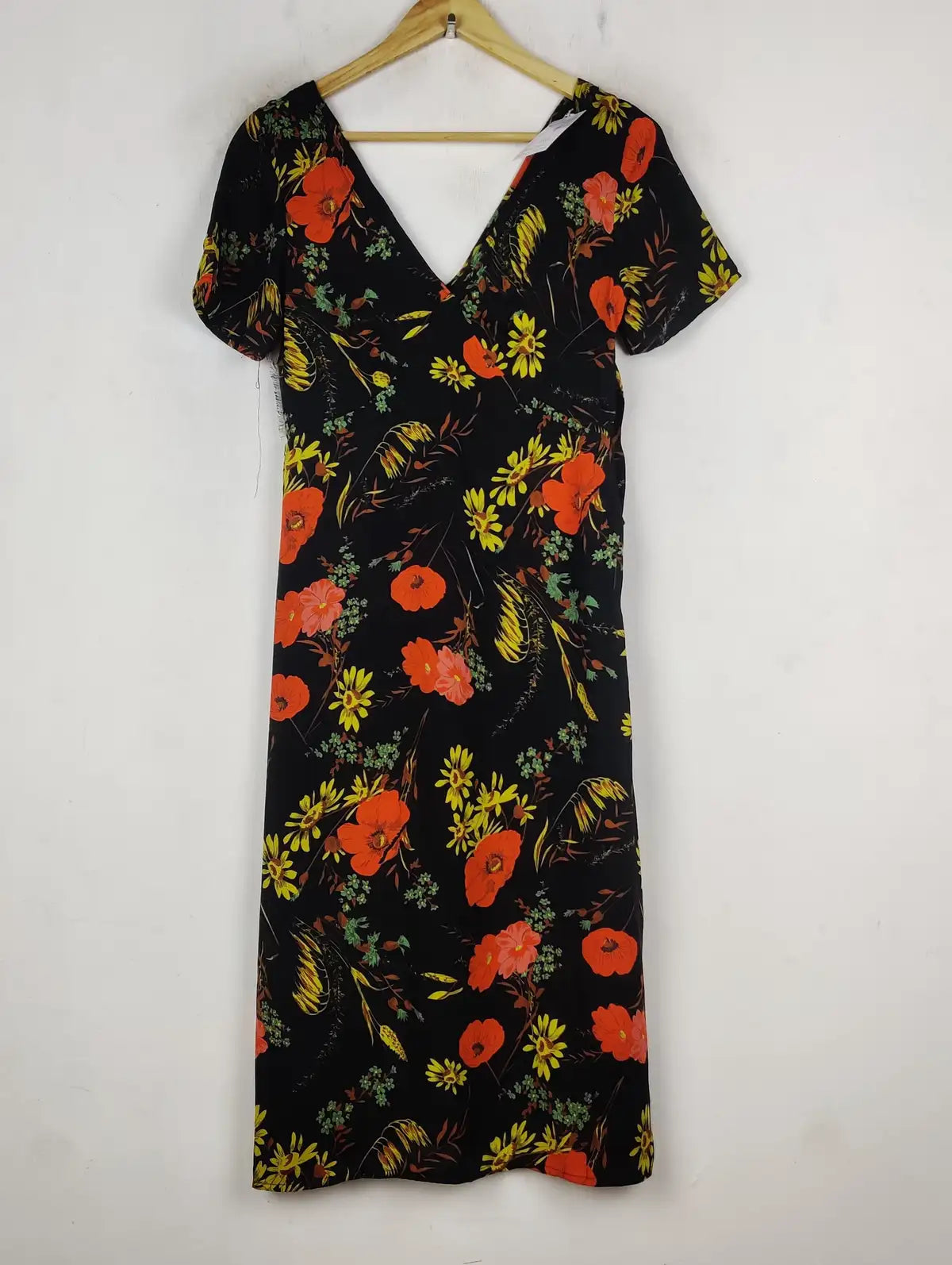 Buy online pre-used pre-loved 100% authentic & Original branded Unknown Brand (MF-4223) available in Pakistan. Top international brands avilable.