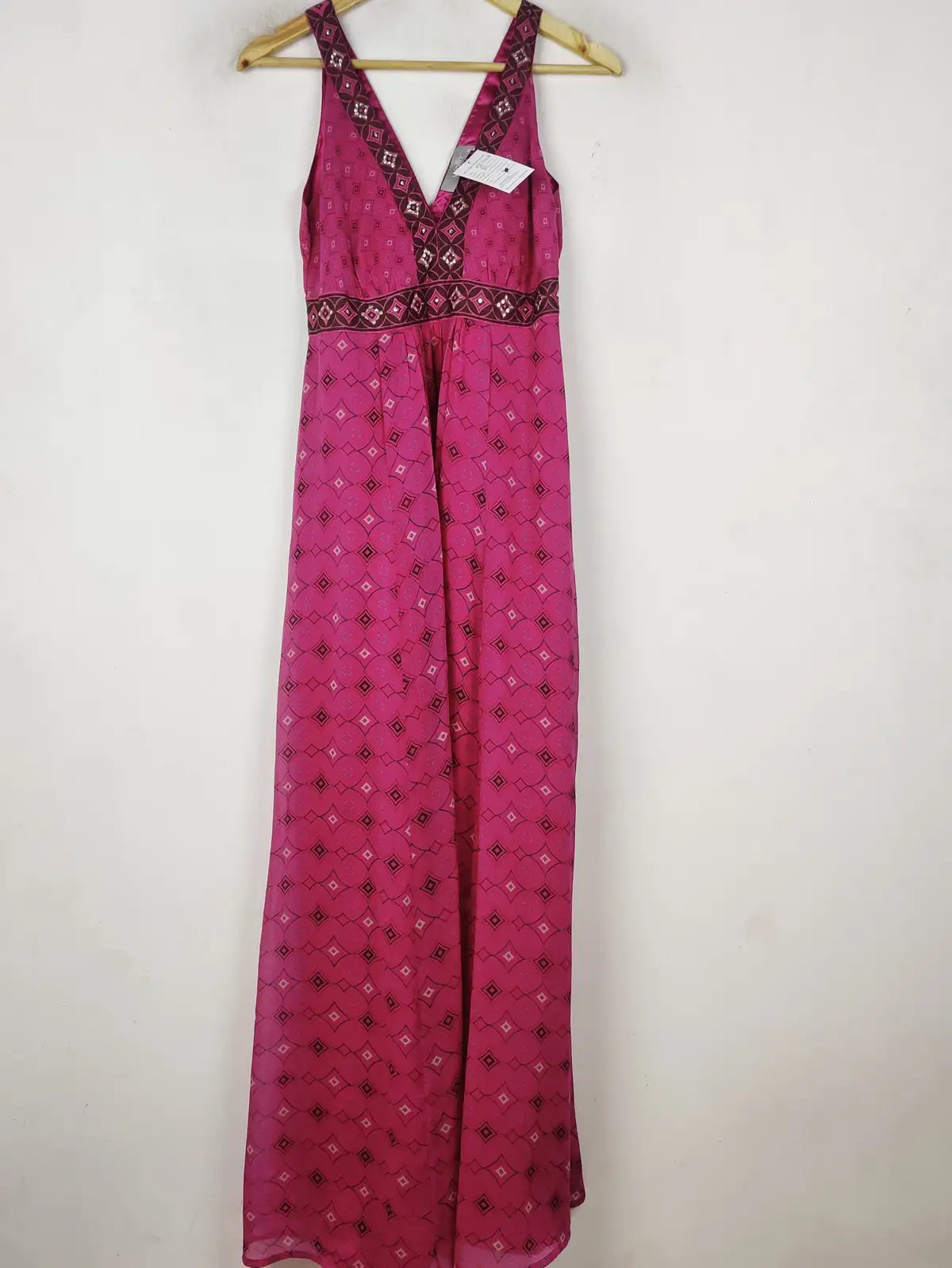 Buy online pre-used pre-loved 100% authentic & Original branded Wallis (MF-4261) available in Pakistan. Top international brands avilable.