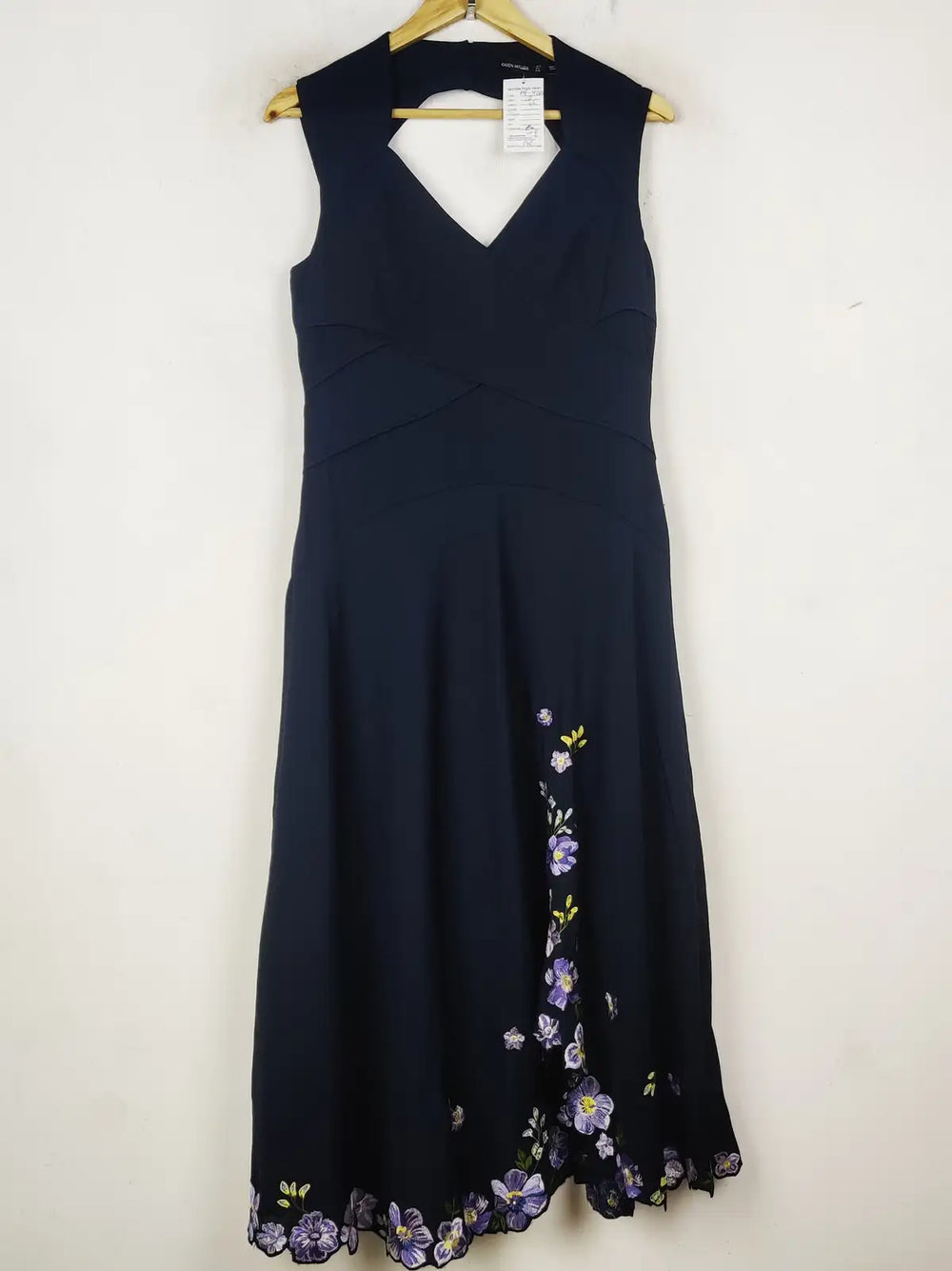 Buy online pre-used pre-loved 100% authentic & Original branded Karen Millen (MF-4287) available in Pakistan. Top international brands avilable.