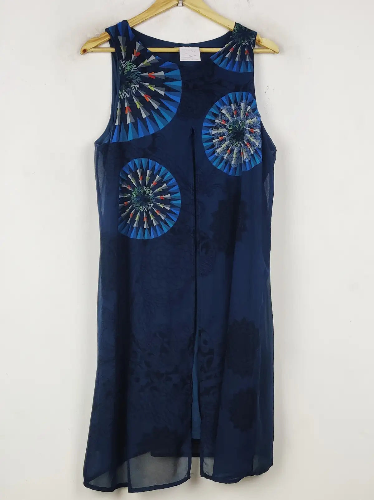 Buy online pre-used pre-loved 100% authentic & Original branded Desigual (MF-4290) available in Pakistan. Top international brands avilable.