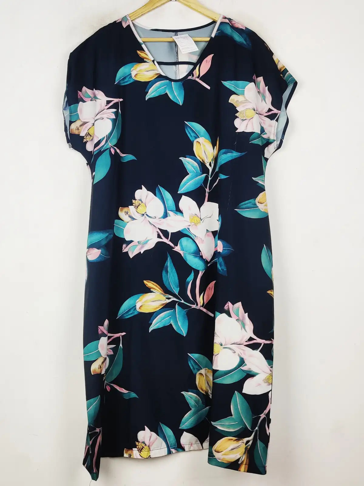 Buy online pre-used pre-loved 100% authentic & Original branded Unknown Brand (MF-4300) available in Pakistan. Top international brands avilable.