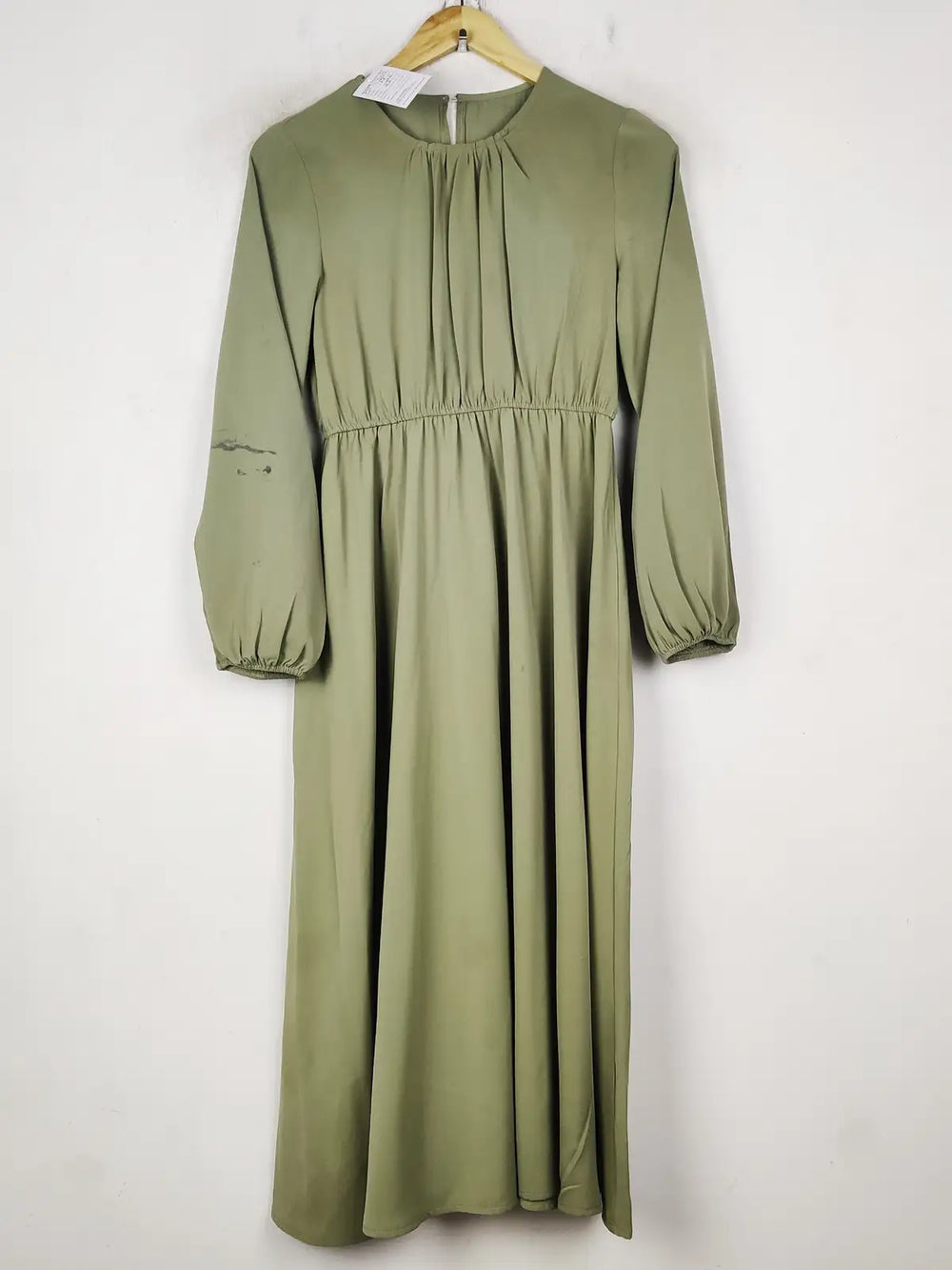 Buy online pre-used pre-loved 100% authentic & Original branded Unknown Brand (MF-4304) available in Pakistan. Top international brands avilable.