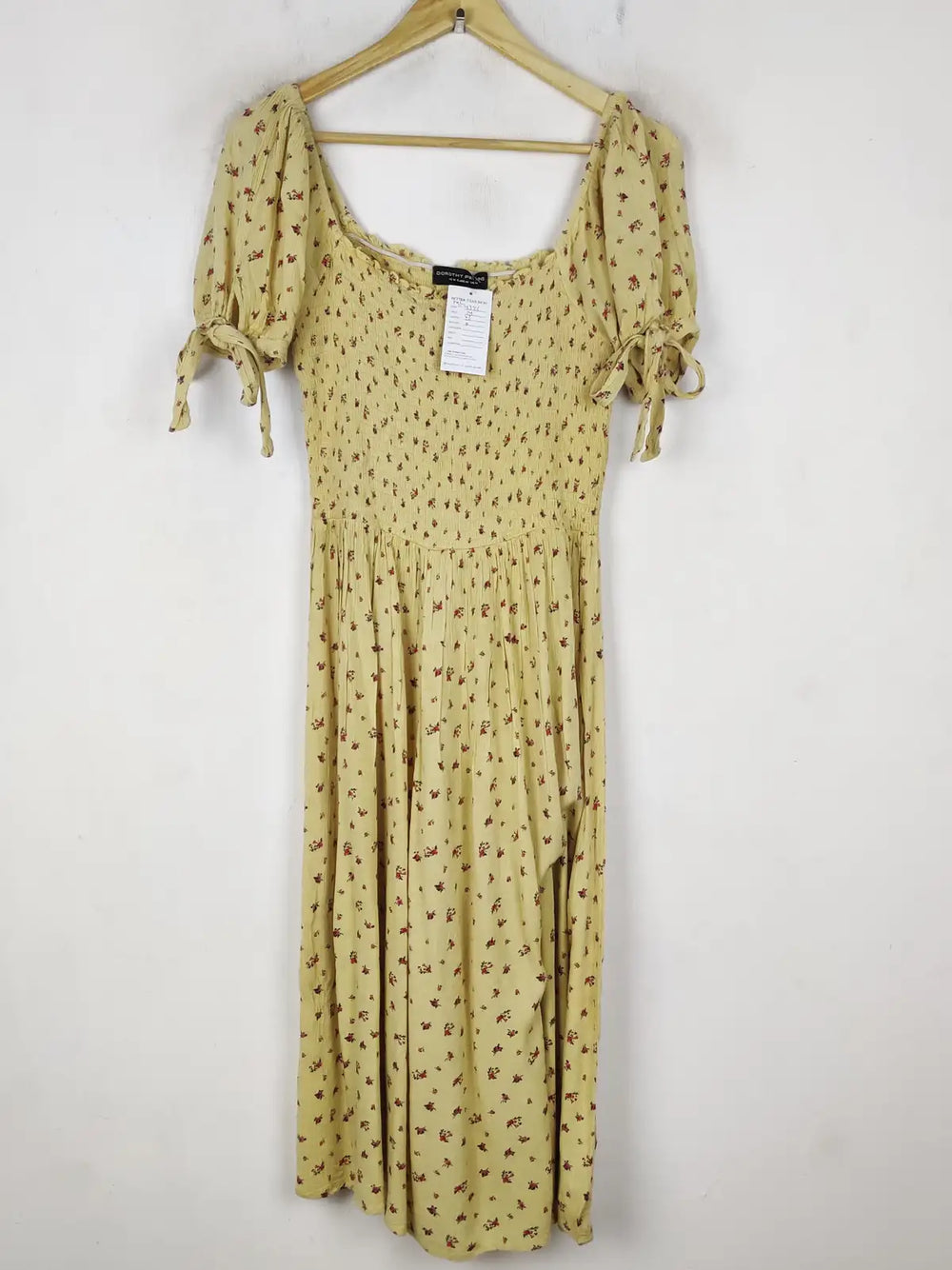 Buy online pre-used pre-loved 100% authentic & Original branded Dorothy Perkins (MF-4321) available in Pakistan. Top international brands avilable.