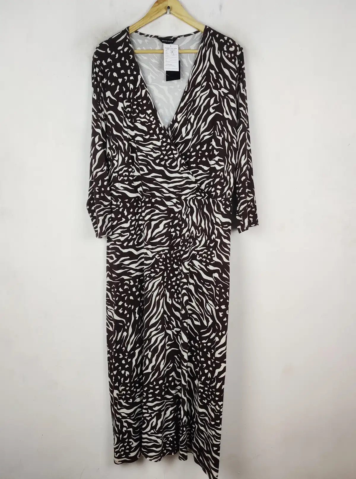 Buy online pre-used pre-loved 100% authentic & Original branded Peacock (MF-4334) available in Pakistan. Top international brands avilable.