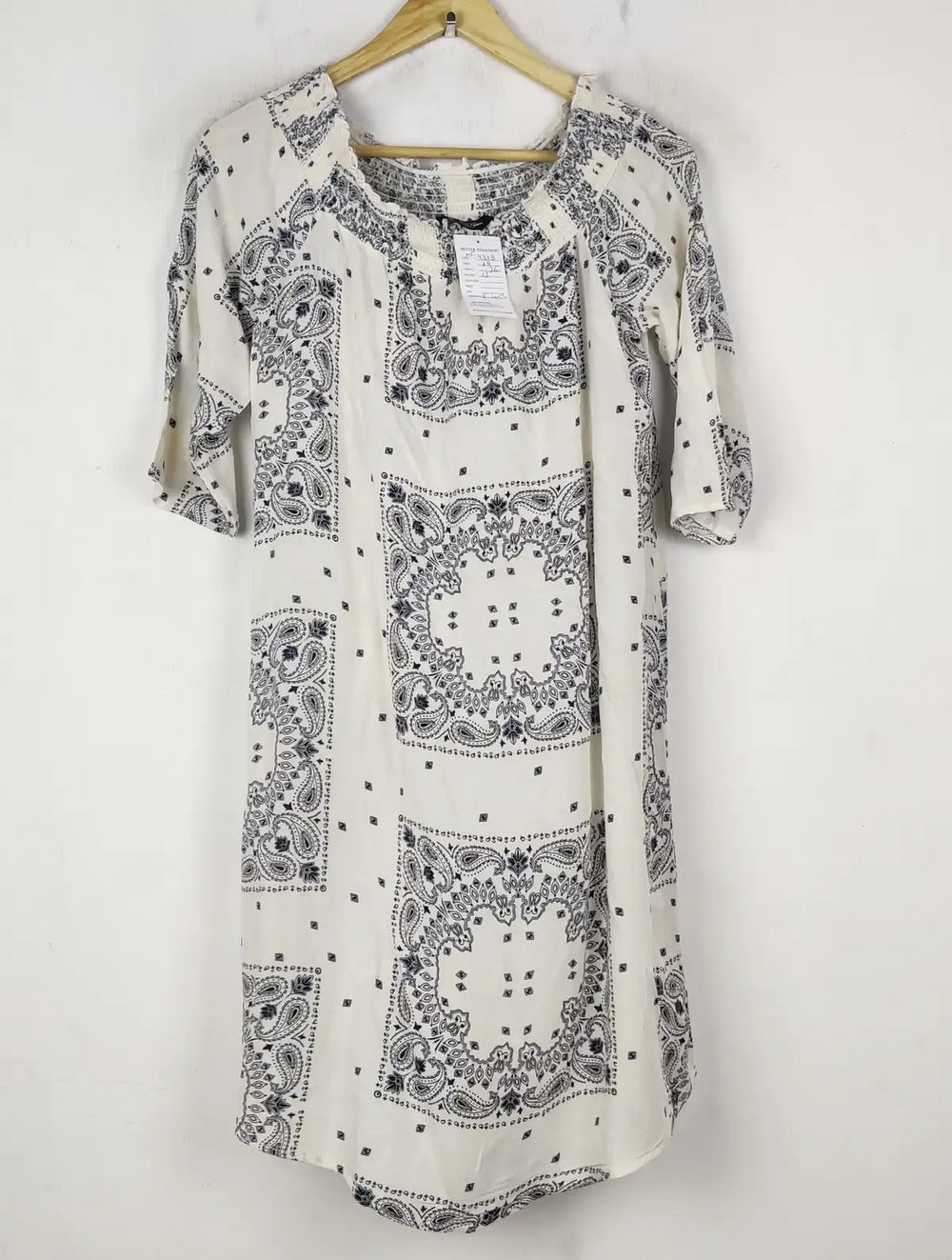 Buy online pre-used pre-loved 100% authentic & Original branded F&F (MF-4338) available in Pakistan. Top international brands avilable.
