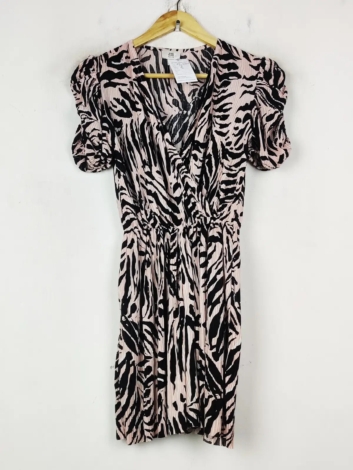Buy online pre-used pre-loved 100% authentic & Original branded River Island (MF-4362) available in Pakistan. Top international brands avilable.