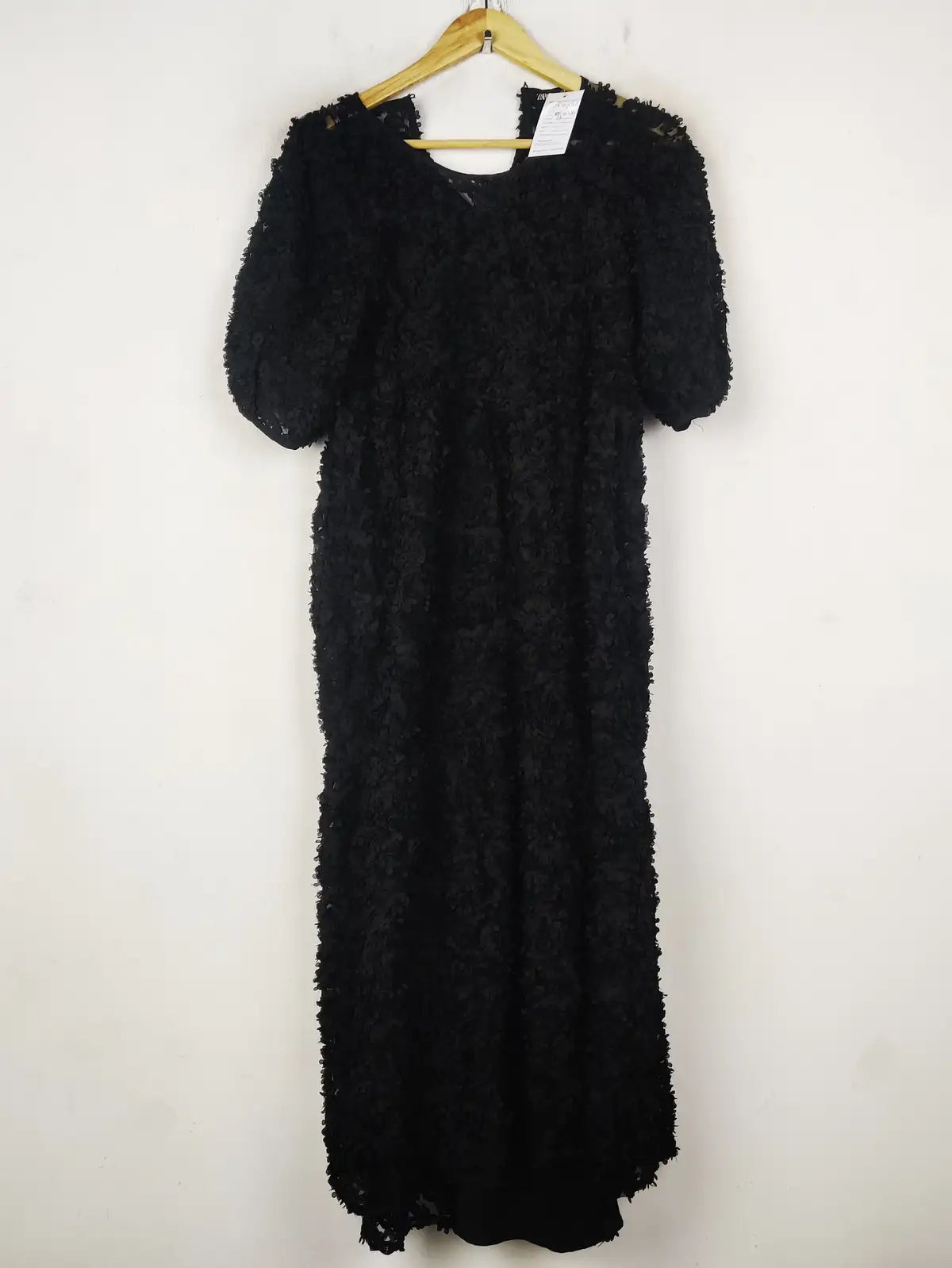 Buy online pre-used pre-loved 100% authentic & Original branded Zara (MF-4373) available in Pakistan. Top international brands avilable.