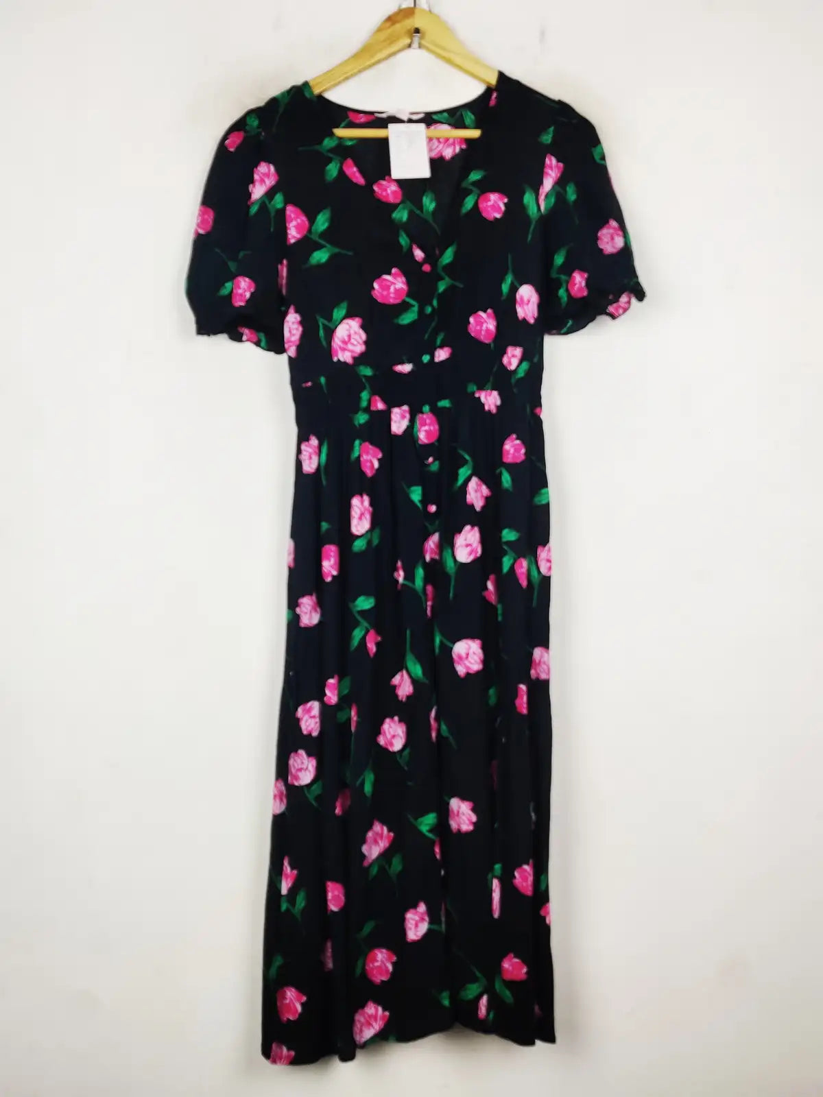 Buy online pre-used pre-loved 100% authentic & Original branded Petites (MF-4405) available in Pakistan. Top international brands avilable.