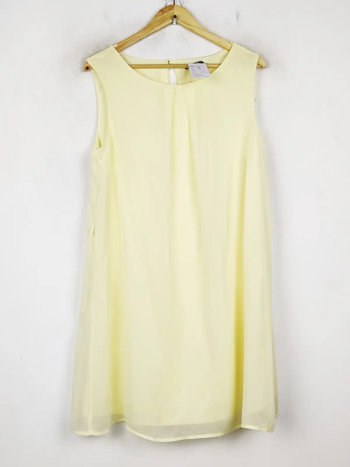 Buy online pre-used pre-loved 100% authentic & Original branded The Collection (MF-4412) available in Pakistan. Top international brands avilable.