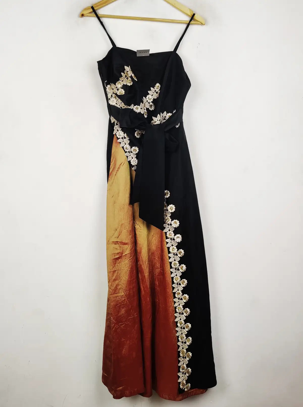 Buy online pre-used pre-loved 100% authentic & Original branded Cherlone (MF-4427) available in Pakistan. Top international brands avilable.