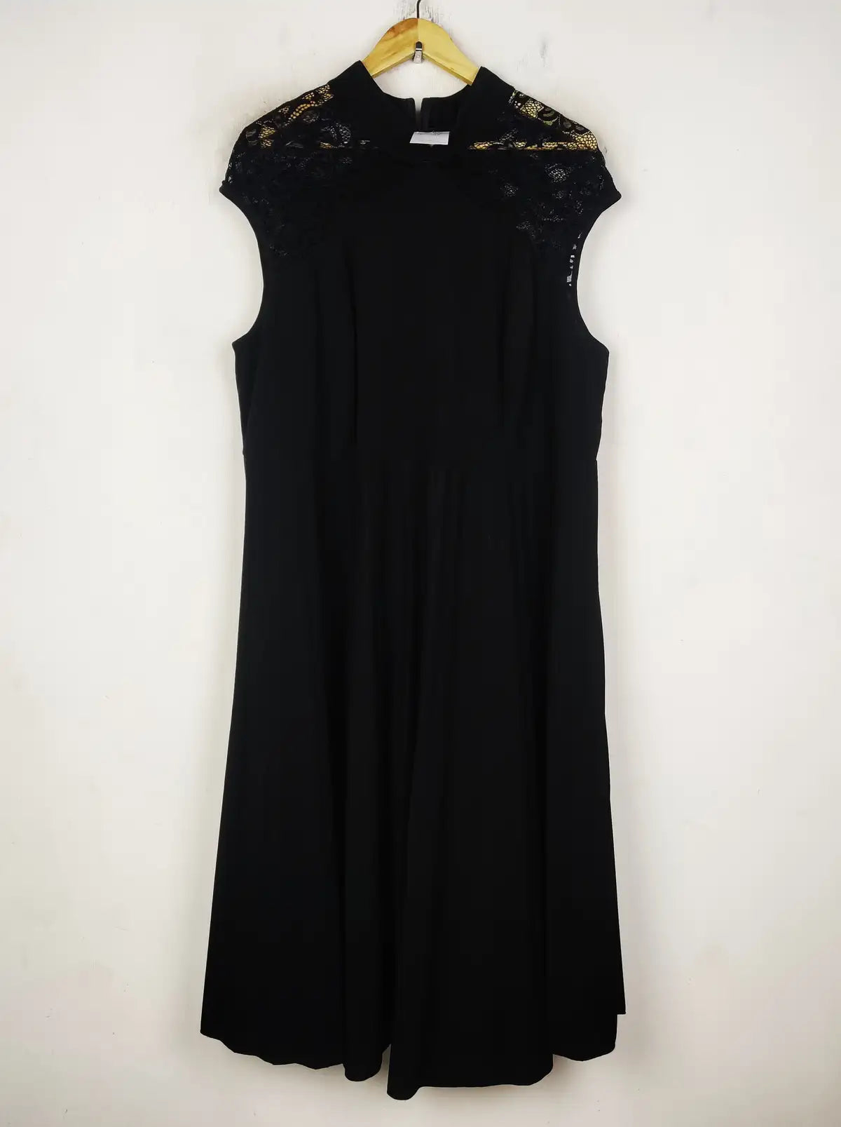 Buy online pre-used pre-loved 100% authentic & Original branded Shein (MF-4441) available in Pakistan. Top international brands avilable.