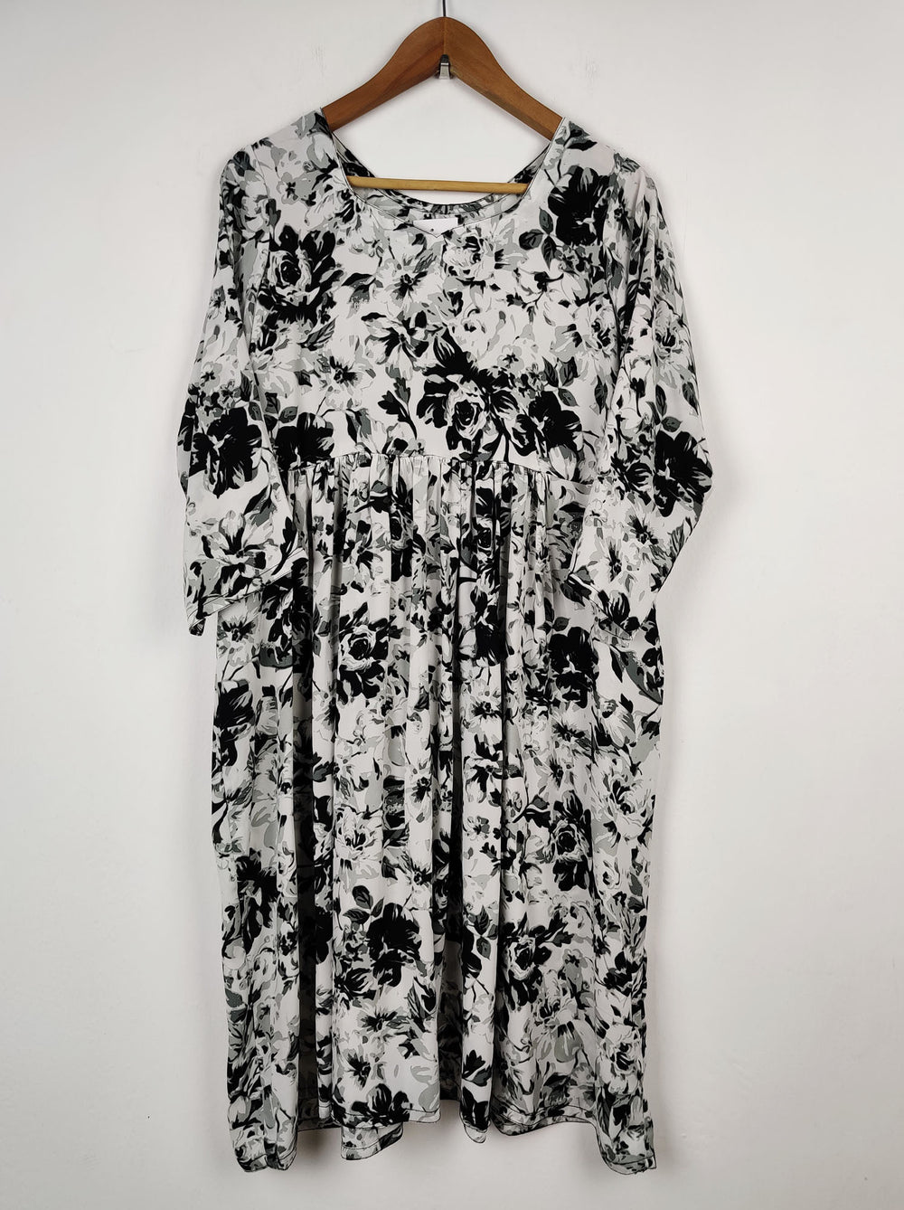 Buy online pre-used pre-loved 100% authentic & Original branded Papaya (MF-445) available in Pakistan. Top international brands avilable.