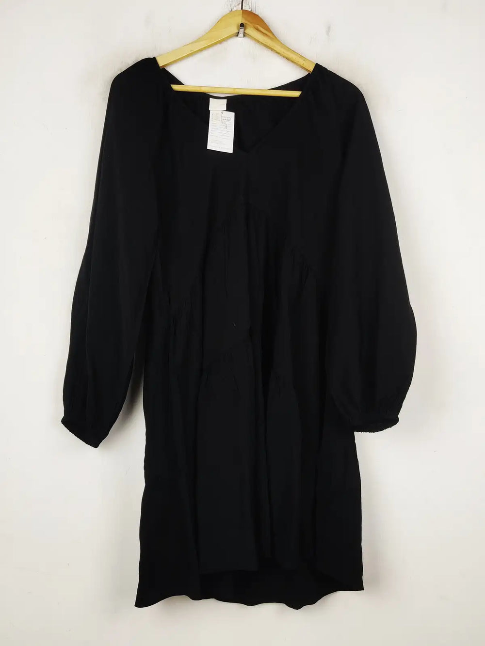 Buy online pre-used pre-loved 100% authentic & Original branded H&M (MF-4483) available in Pakistan. Top international brands avilable.