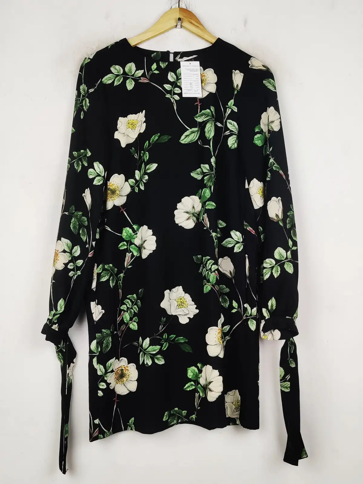 Buy online pre-used pre-loved 100% authentic & Original branded H&M (MF-4493) available in Pakistan. Top international brands avilable.