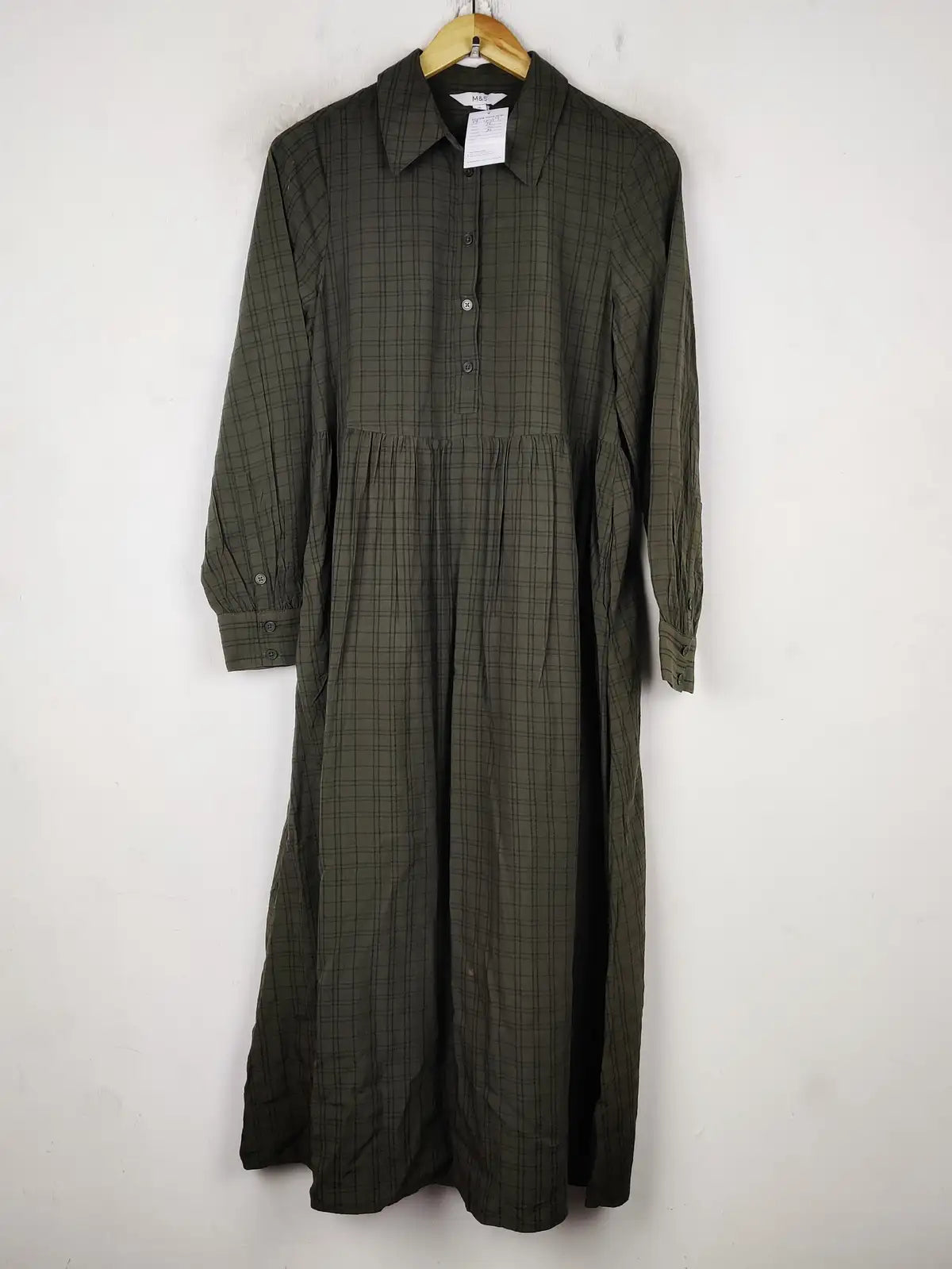 Buy online pre-used pre-loved 100% authentic & Original branded Marks & Spencer (MF-4519) available in Pakistan. Top international brands avilable.