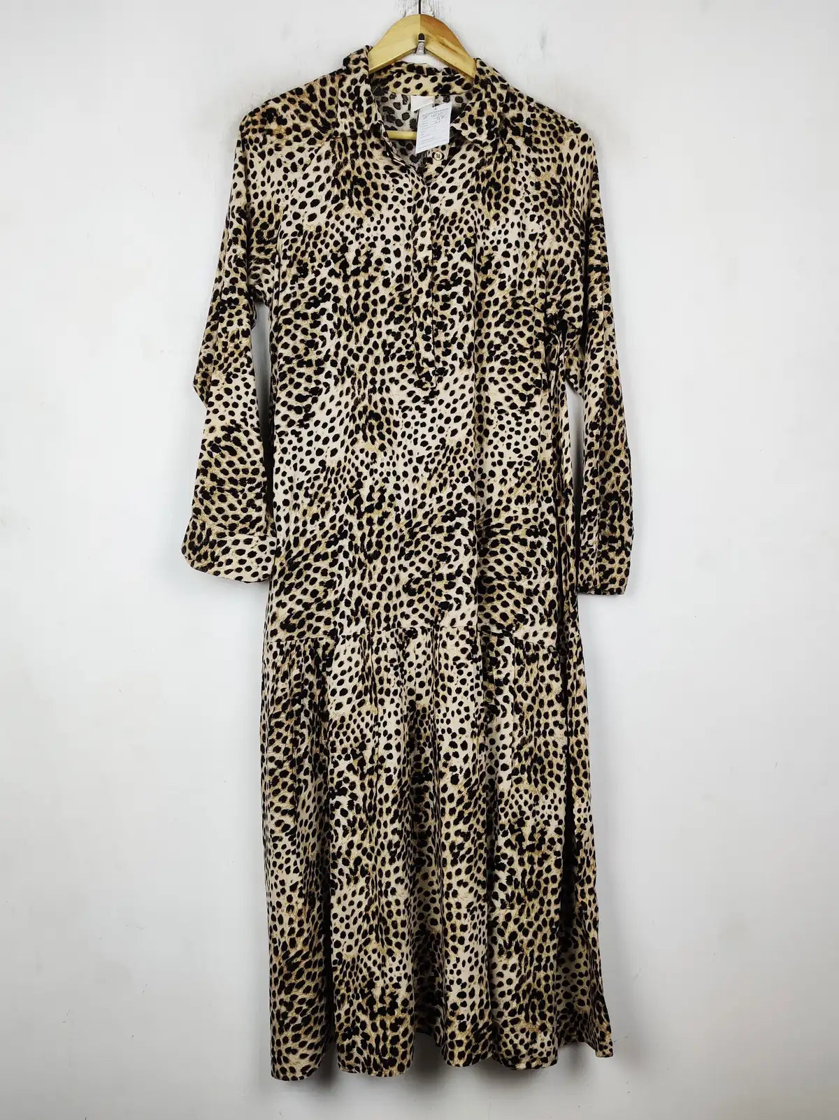 Buy online pre-used pre-loved 100% authentic & Original branded H&M (MF-4546) available in Pakistan. Top international brands avilable.