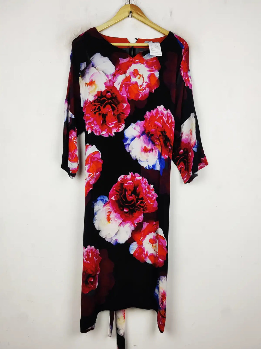 Buy online pre-used pre-loved 100% authentic & Original branded Skyia London (MF-4559) available in Pakistan. Top international brands avilable.