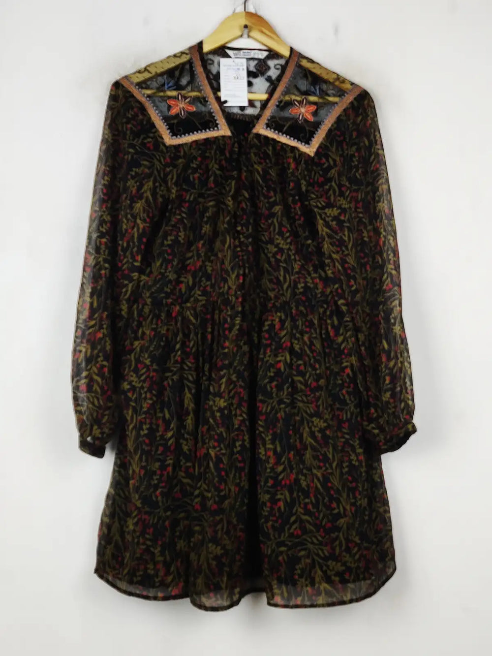Buy online pre-used pre-loved 100% authentic & Original branded Zara (MF-4571) available in Pakistan. Top international brands avilable.
