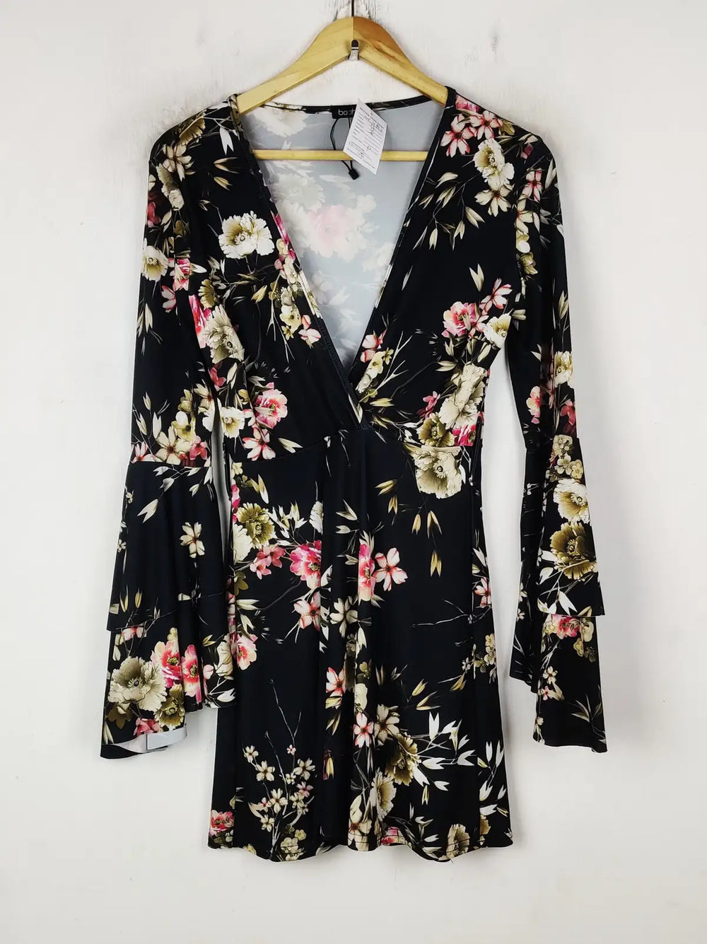 Buy online pre-used pre-loved 100% authentic & Original branded Boohoo (MF-4590) available in Pakistan. Top international brands avilable.
