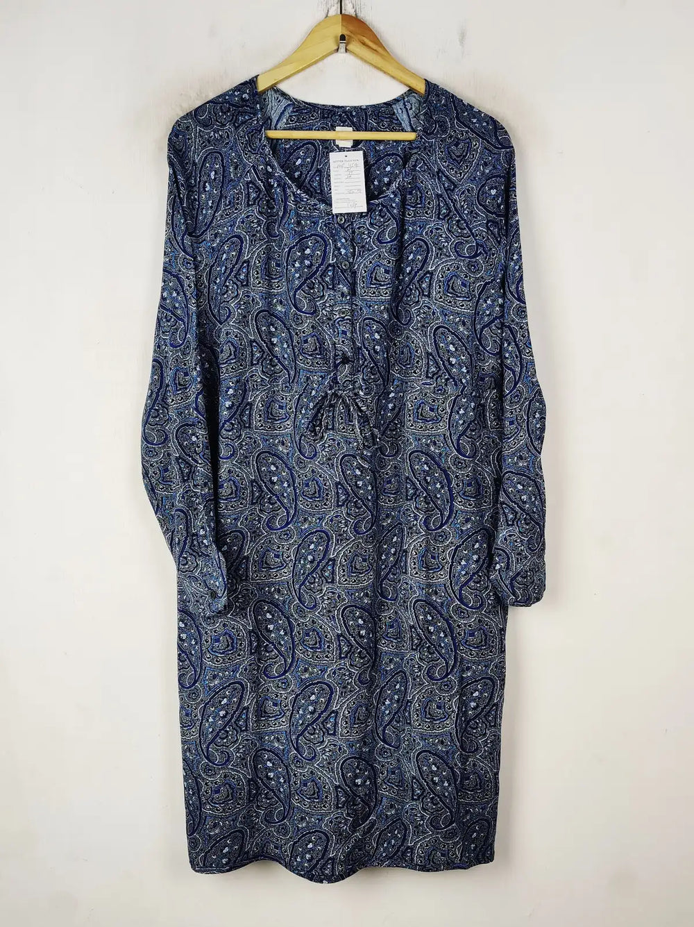 Buy online pre-used pre-loved 100% authentic & Original branded Gap (MF-4591) available in Pakistan. Top international brands avilable.