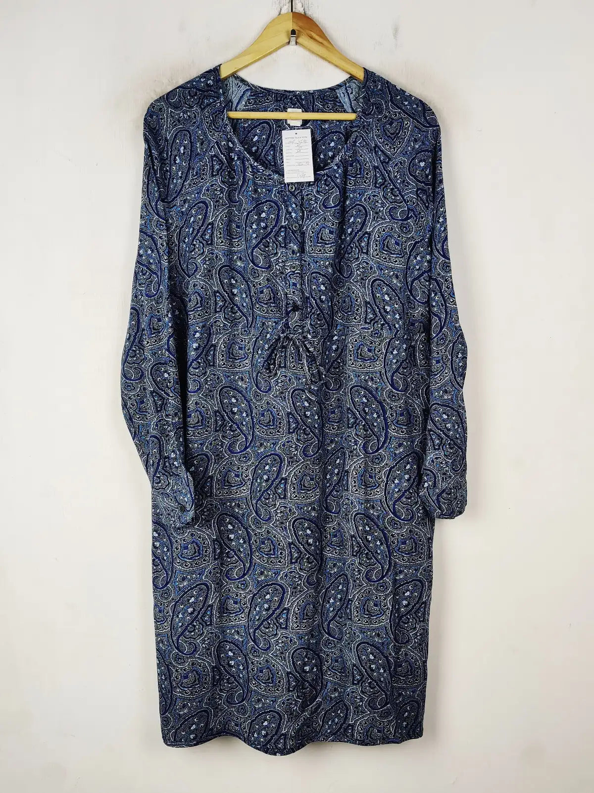Buy online pre-used pre-loved 100% authentic & Original branded Gap (MF-4591) available in Pakistan. Top international brands avilable.